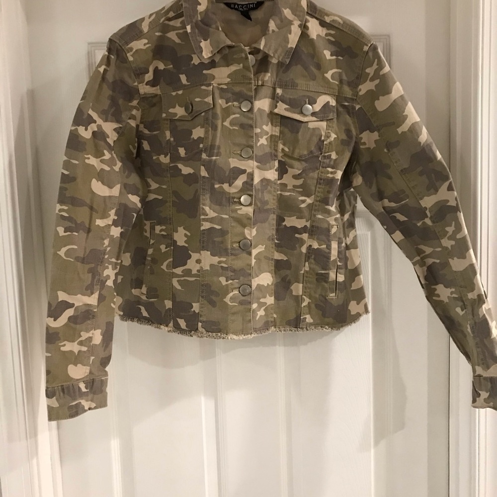 Camo women’s fitted jacket